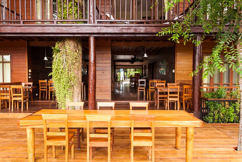 Riverhouse-The Teak House Mae Sariang Eksteriør bilde