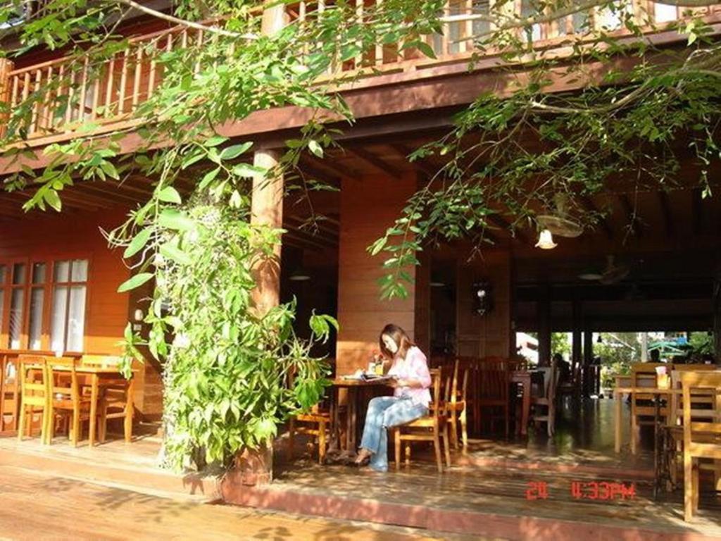 Riverhouse-The Teak House Mae Sariang Eksteriør bilde