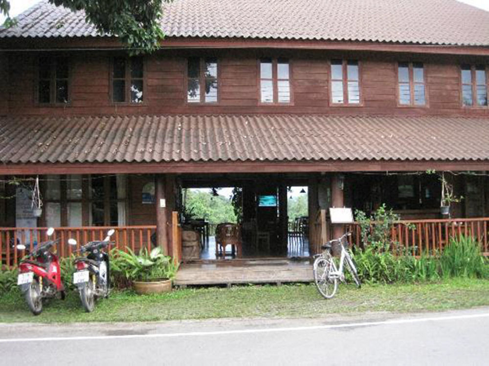 Riverhouse-The Teak House Mae Sariang Eksteriør bilde
