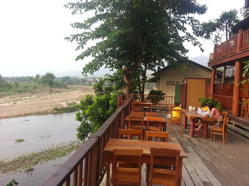 Riverhouse-The Teak House Mae Sariang Eksteriør bilde